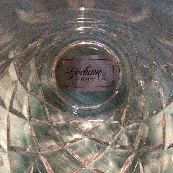 Gotham Lady Anne 7 1/2" Decorative Etched Crystal Jar with Lid Cover. - Picture 4 of 6